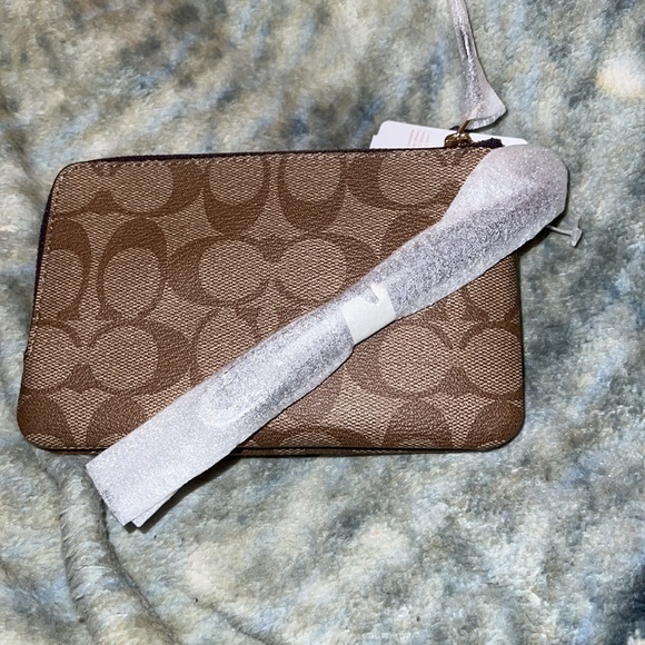 Coach wristlet brand new!!!! Price firm - Picture 2 of 6